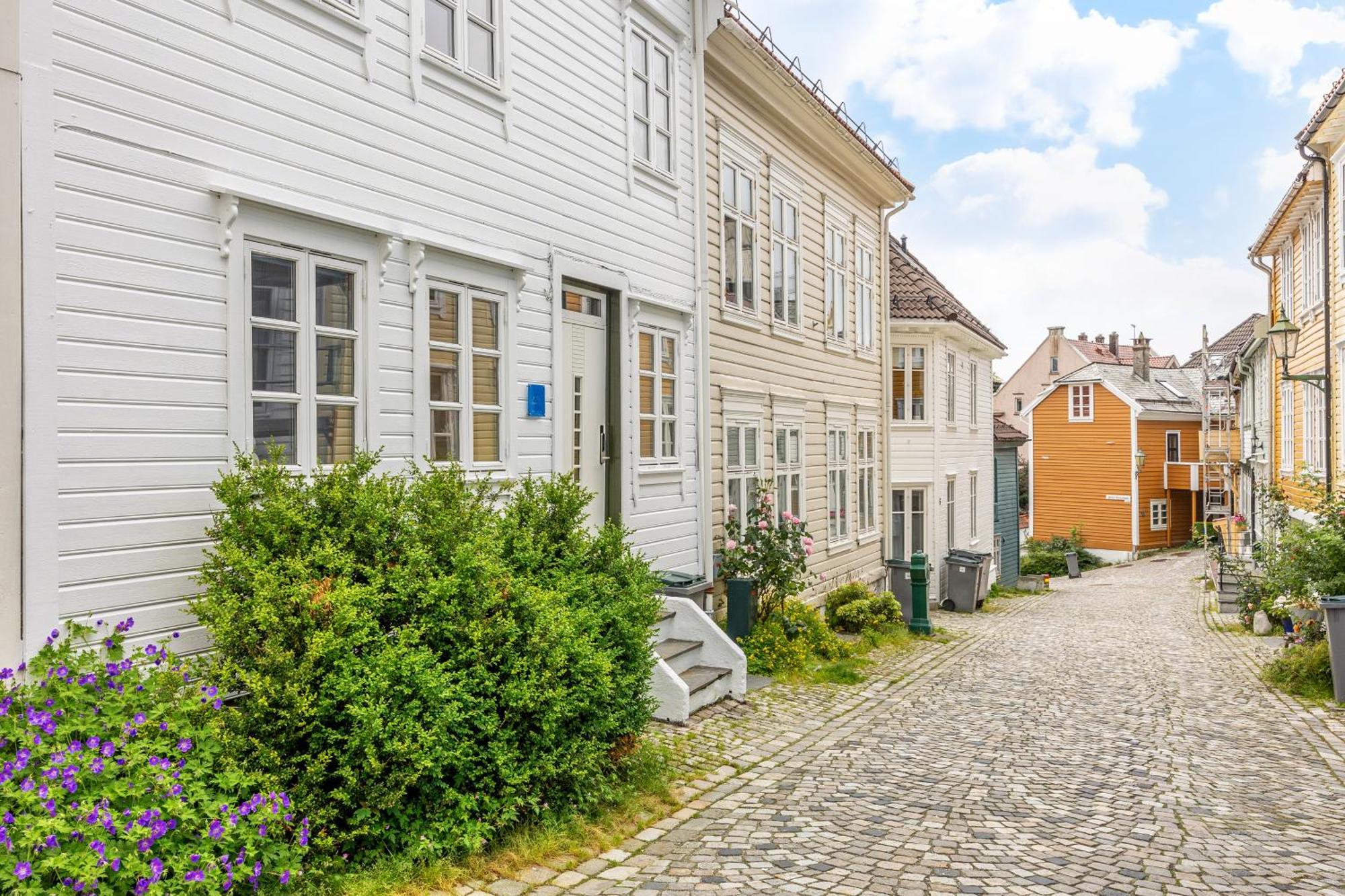 Homerentals Apartments - Behind Bryggen & Historic Cobblestone Streets - 2 Floor Renovated From February 2025 Берген Екстер'єр фото